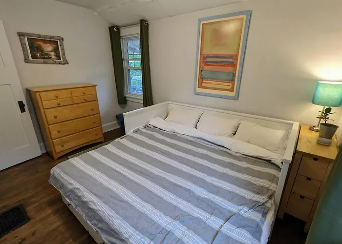 Family Friendly House - Downtown Location