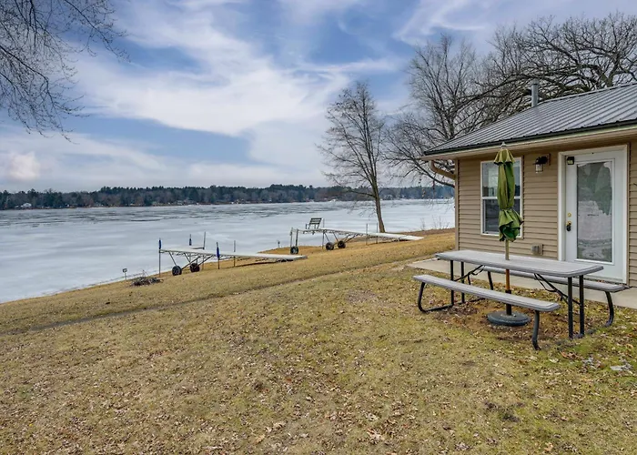 Montello Cabin On Buffalo Lake W/ Dock & Fire Pit!